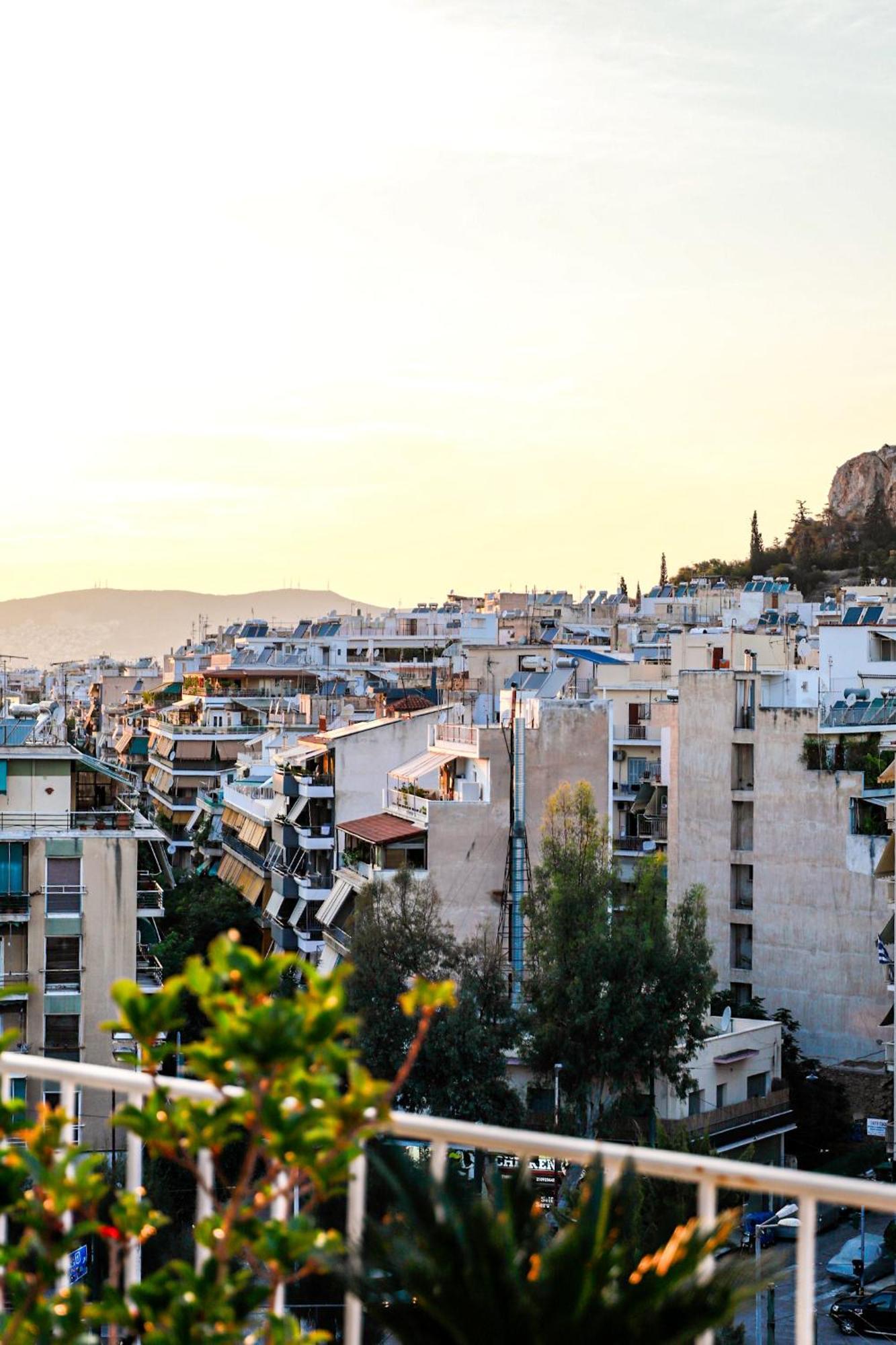 Renovated Apartment With Roof Garden Access, 15 M Walk To Acropolis Aten Exteriör bild